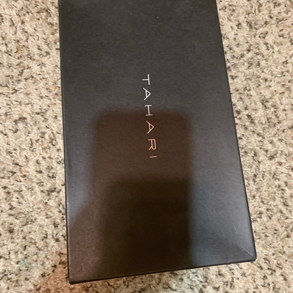 Tahari heels - Picture 3 of 6